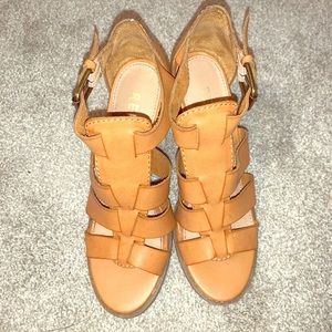 👑 Tan Heel Sandals 👑